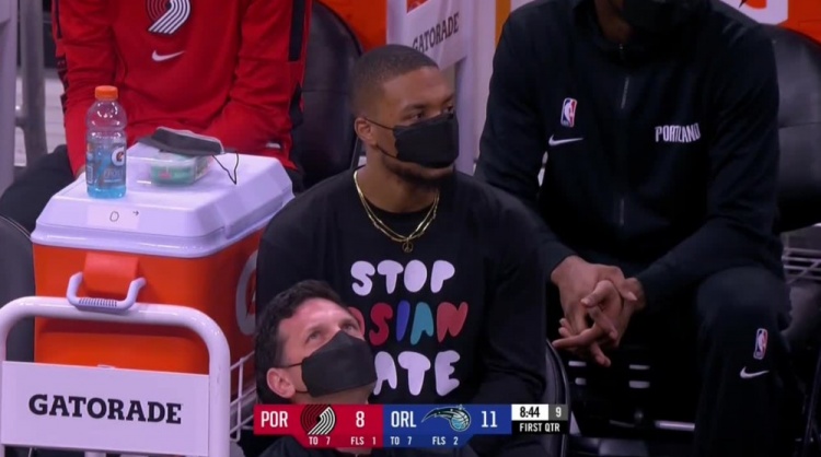 欧冠足球免费观看-周琦说NBA有亚裔歧视？瀚森大哥利拉德5年前曾表态：停止亚裔歧视