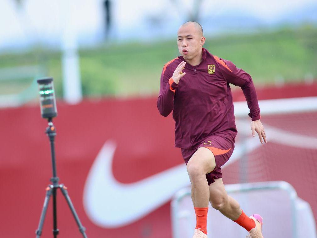 马德鲁加和泽卡已经归队训练，泰山新外援中卫还在难产阶段呢？