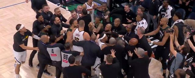 NBA在线直播平台-打起来了,约基奇输急眼引发团战,昔日总冠军屡次被森林狼打垮|掘金|明尼苏达森林狼队|尼古拉-约基奇|鲁迪-戈贝尔|鲁迪·戈贝尔_新浪体育_新浪新闻